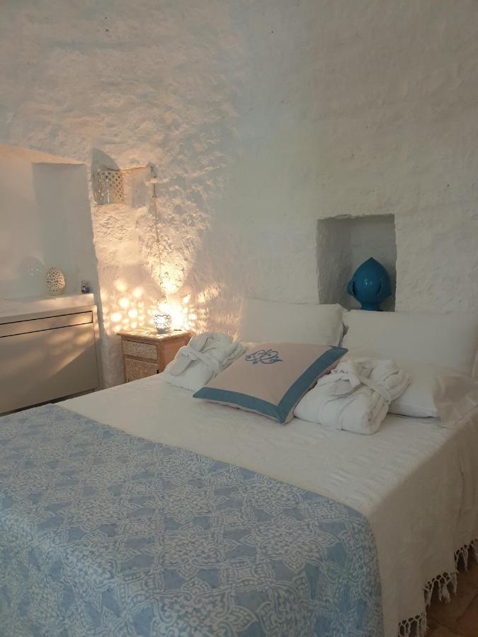 Trullisia Bed And Breakfast Alberobello Exterior photo